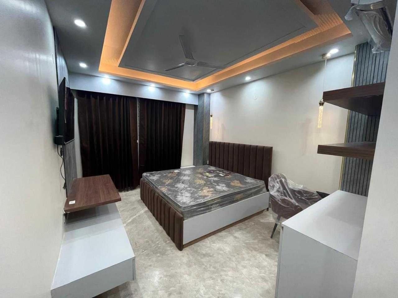 Super Hotel O Sector 43 Gurgaon Exterior photo